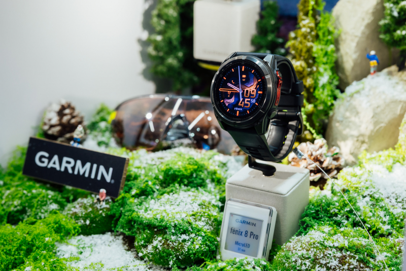 好体育在线官网携手Garmin 推出首款Micro LED智慧手表