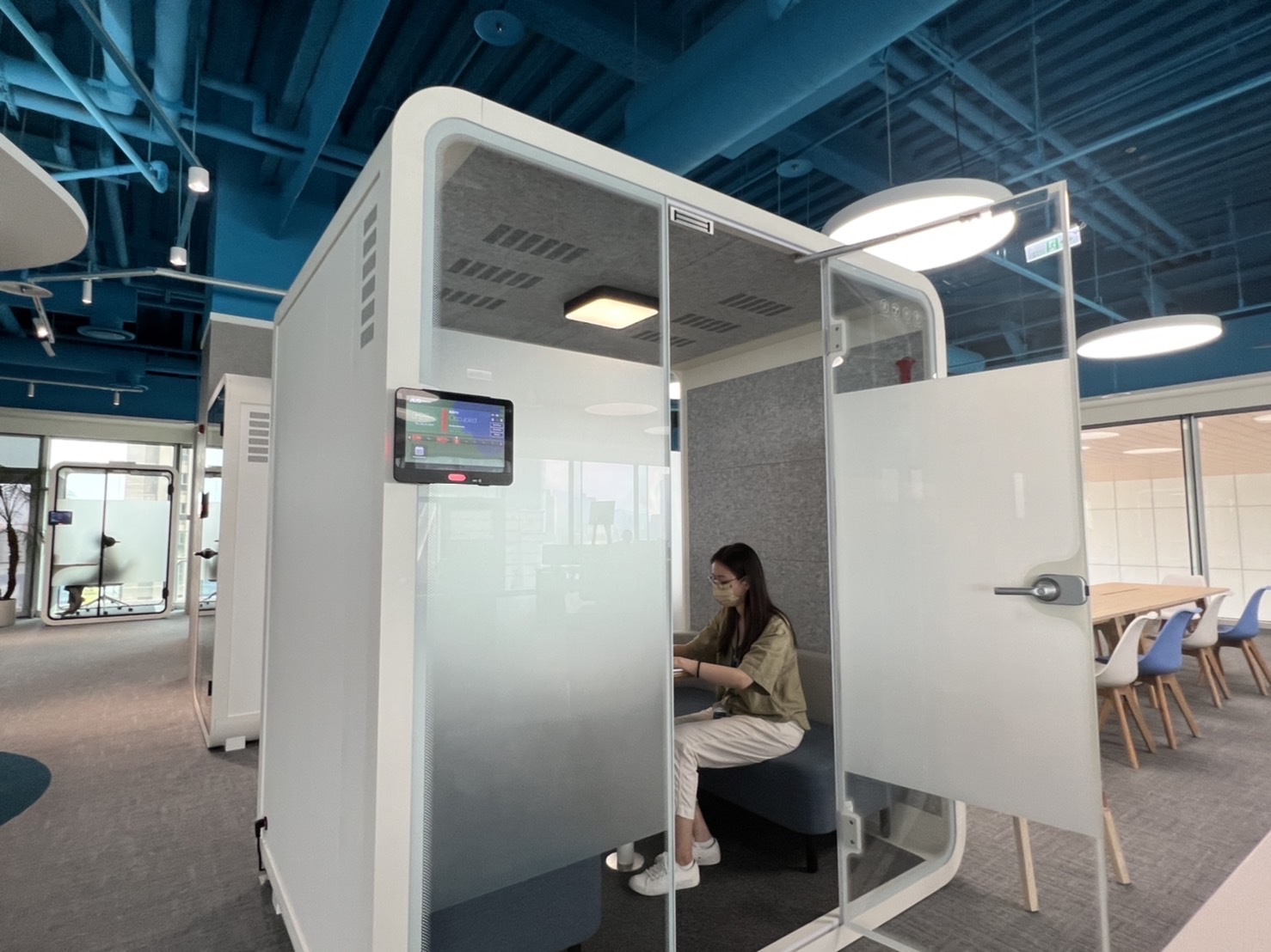 友達高雄據點的智慧行動辦公艙，展現友達在面板以外的研發應用軟實力