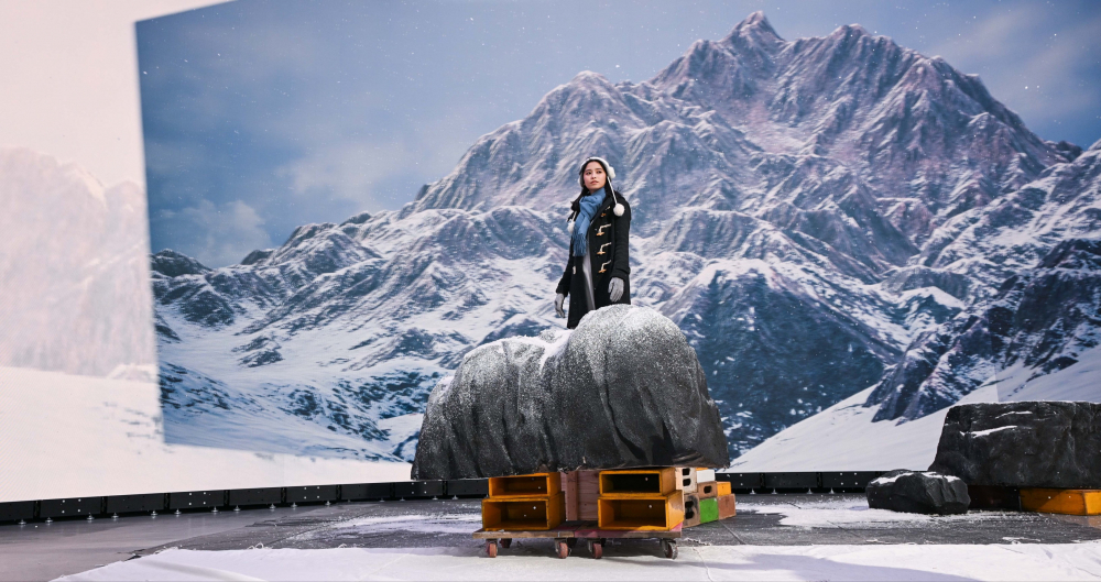 友達顯示屏專業調校技術與專案安裝經驗，使顯示屏呈現創作者想表達的精緻內容，讓表演者有沉浸式臨場感使演出逼真