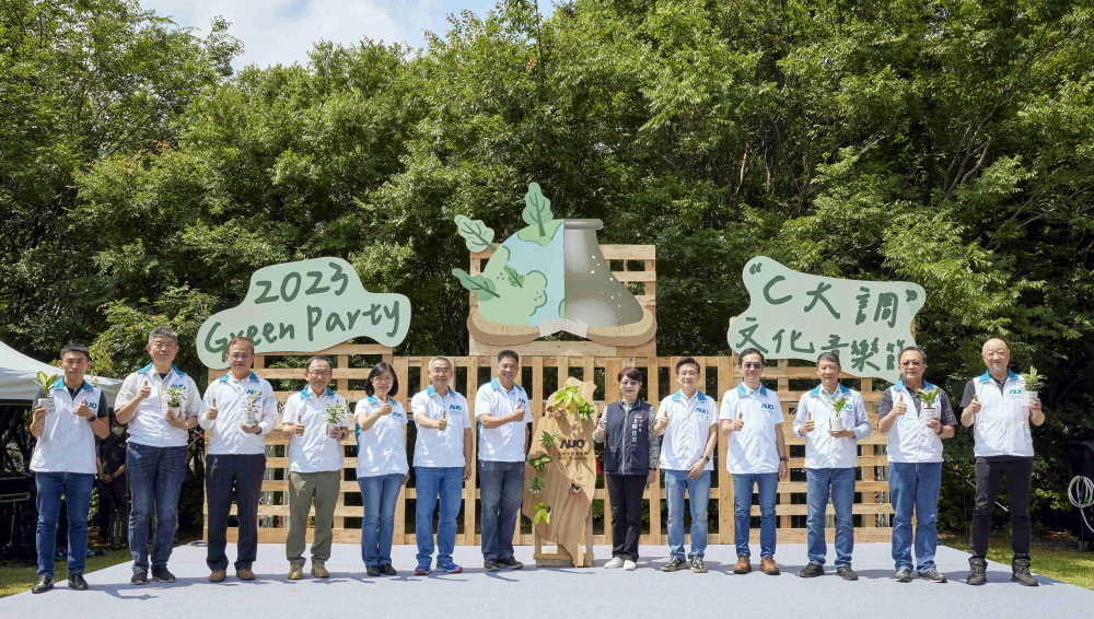 友達光電攜手供應商夥伴及台中市政府，共同倡議及推廣加樹減塑、節能減碳的淨零綠生活