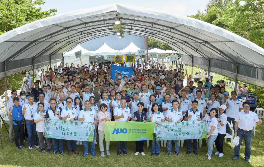 友達永續基金會號召企業志工、在地鄰里、產官學和供應商夥伴齊聚一堂，攜手植樹護樹，以行動實踐對環境友善的承諾