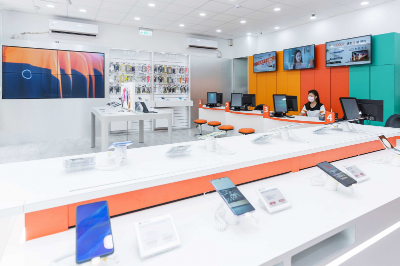 創利空間智慧零售軟硬整合方案，協助台灣大哥大門市完成數位內容行銷系統的佈建，打造全新世代的數位服務據點