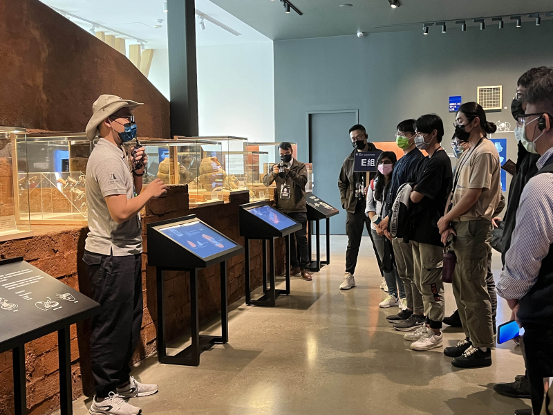 友達招募員工為文化志工，擔任文化館導覽大使，積極推廣文資保存、文史教育