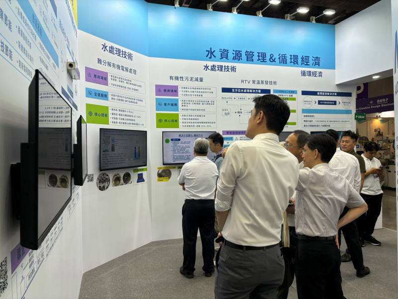 友達以深厚的智慧製造經驗發展永續戰略，積極延伸價值鏈，轉化成可供外界使用的綠色智慧服務，進軍SEMICON Taiwan 2024，提供半導體產業鏈打造AI世代的永續即戰力。