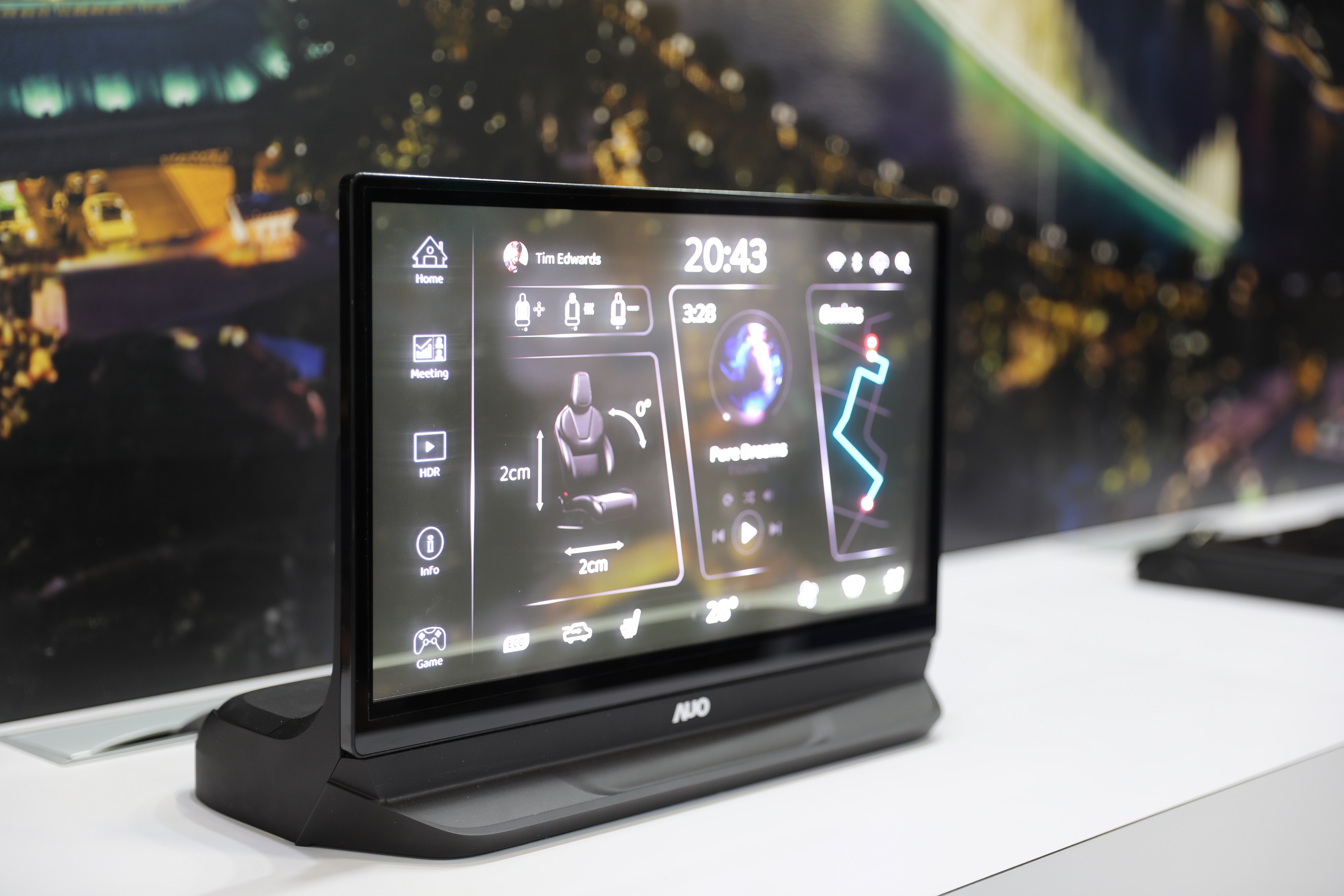 友達將Micro LED透明顯示技術整合黑切換技術的解決方案，釋放強大的技術自主開發能力，跨越室內外應用界限，開創業界第一台17.3吋快速黑切換透明觸控Micro LED顯示器