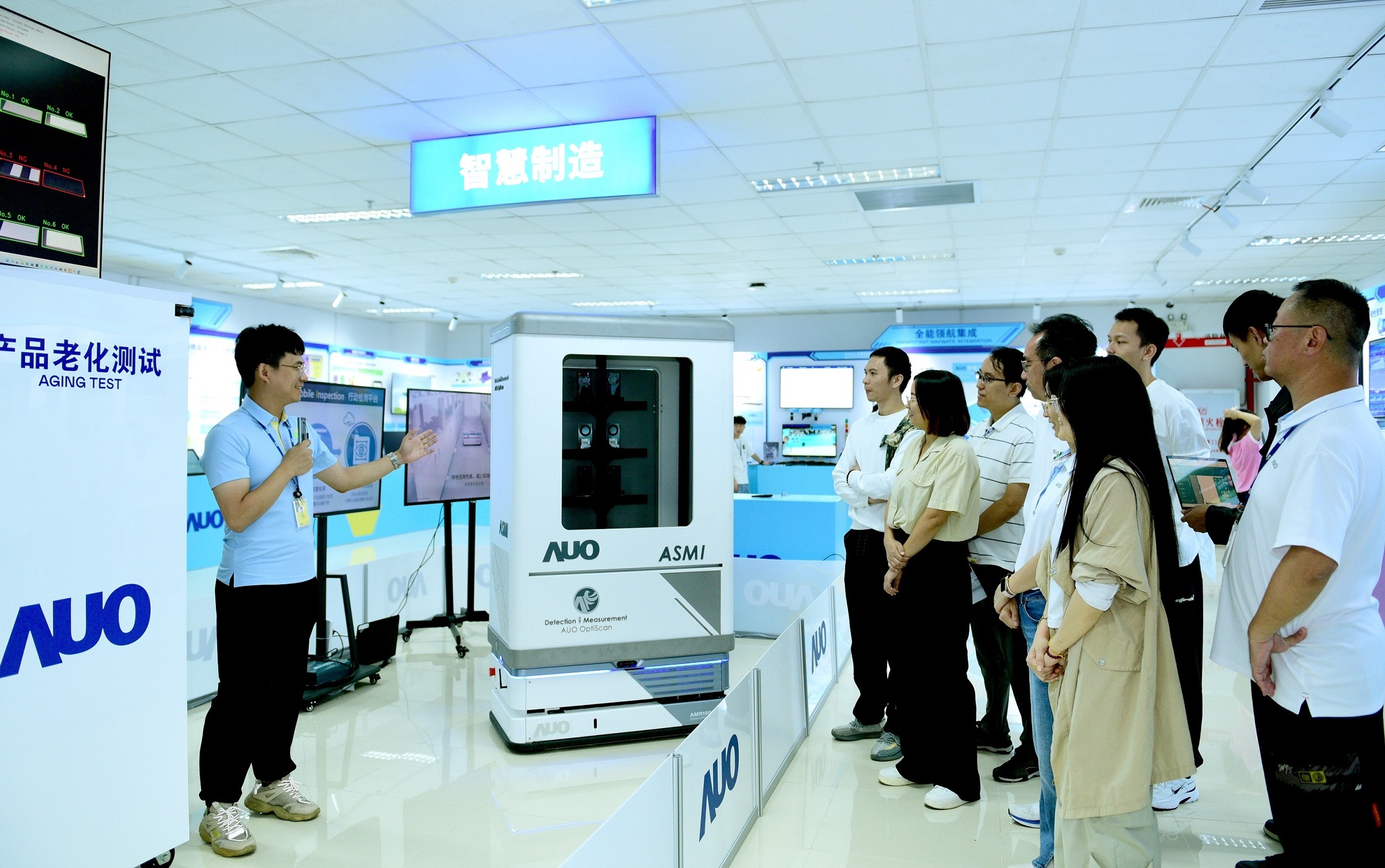 友達廈門將5G+ABC技術串聯生產管理全流程，打通研發、採購、生管、製程、設備、品質等產品全生命週期製造流程，完成數位化設計、智慧供應鏈、智慧座艙、全流程設備管理、資料驅動優化、智慧線上檢測、智慧品管等自我調整生產模式升級