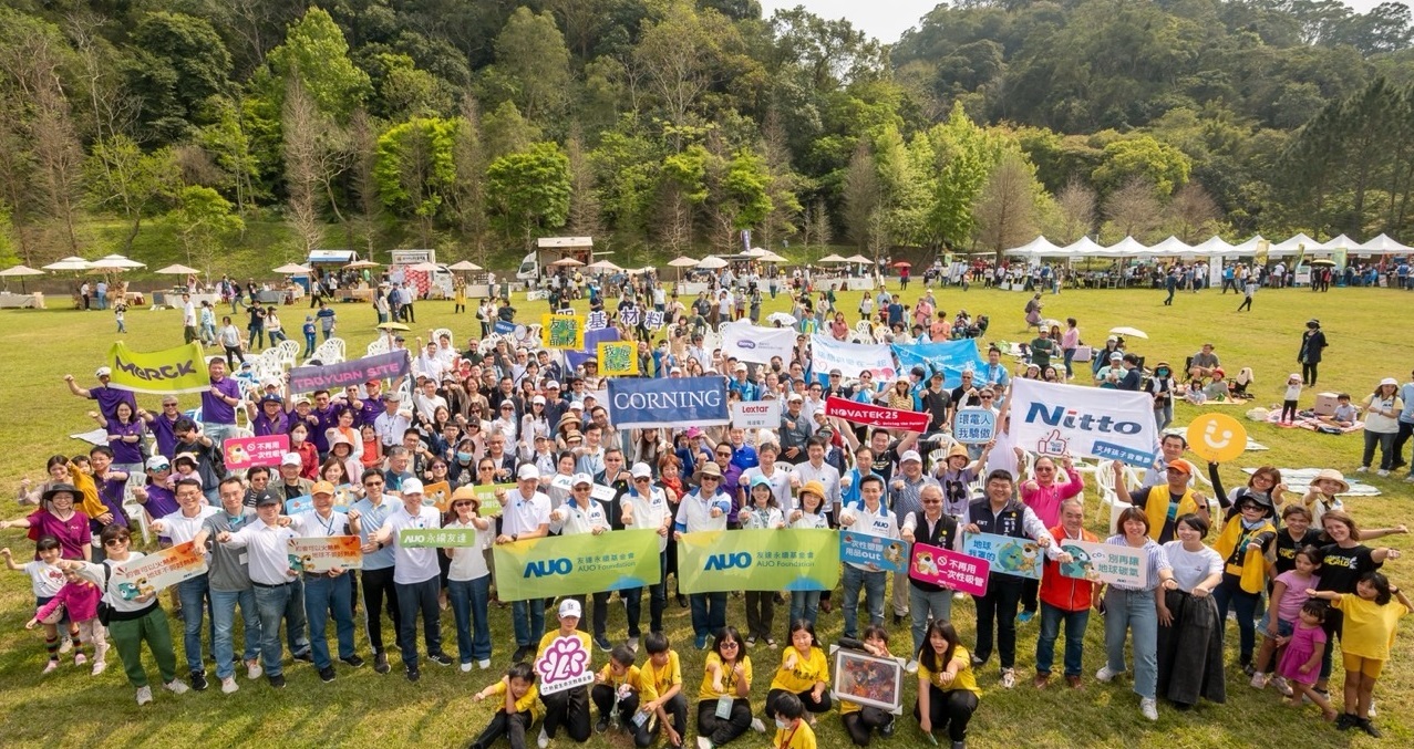 友達致力永續平衡發展，第14年入選DJSI世界指數成分股（DJSI World），在全球頂尖電子設備儀器元件產業展現卓越的永續競爭力，獲國際指數肯定