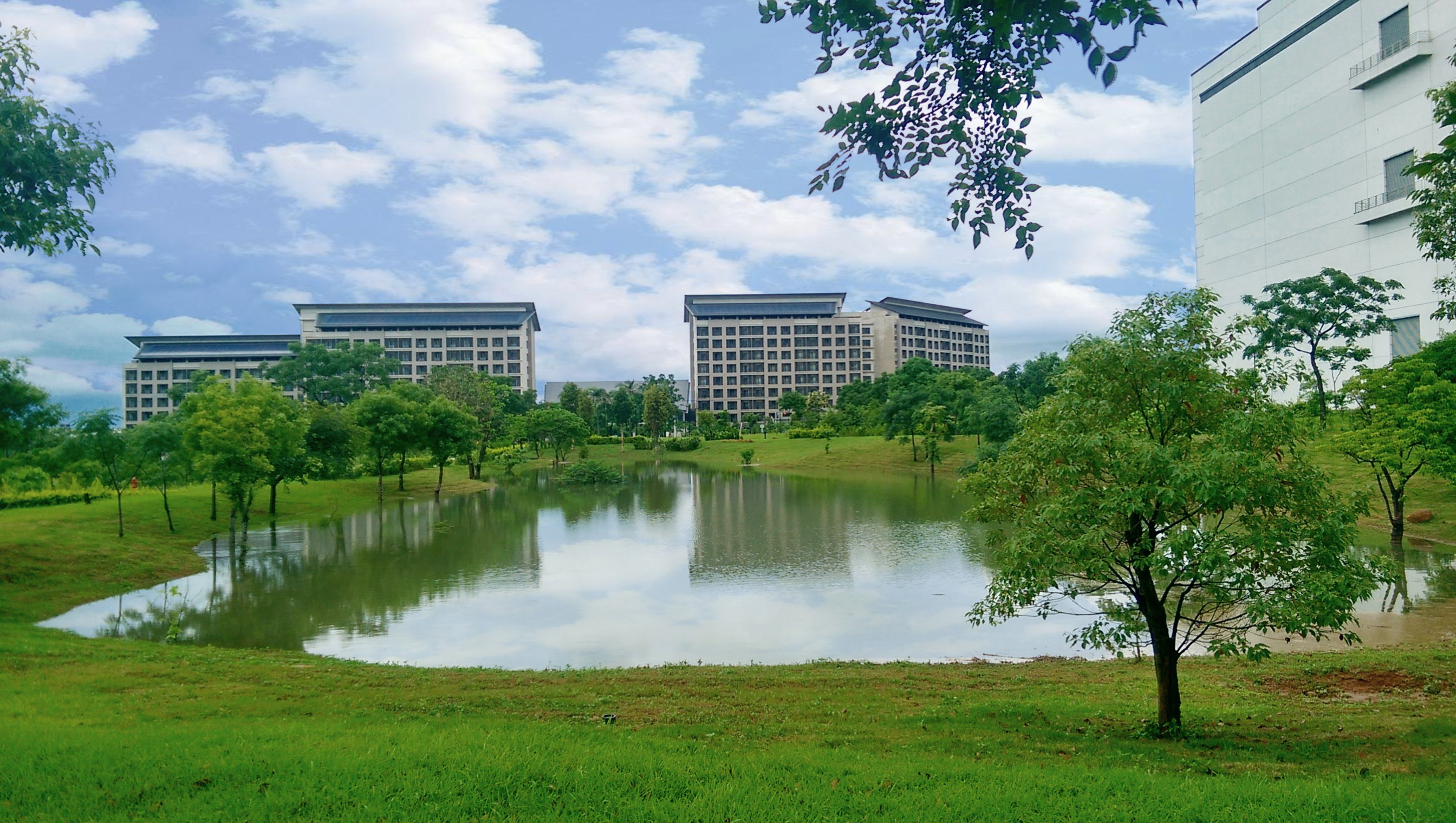 友達在氣候變遷與水安全兩大主題，獲CDP雙A全球領導級肯定。在氣候變遷面，友達重視營運廠區自然共生，透過TNFD國際框架制定自然衝擊相關的調適與減緩策略，強化企業氣候韌性