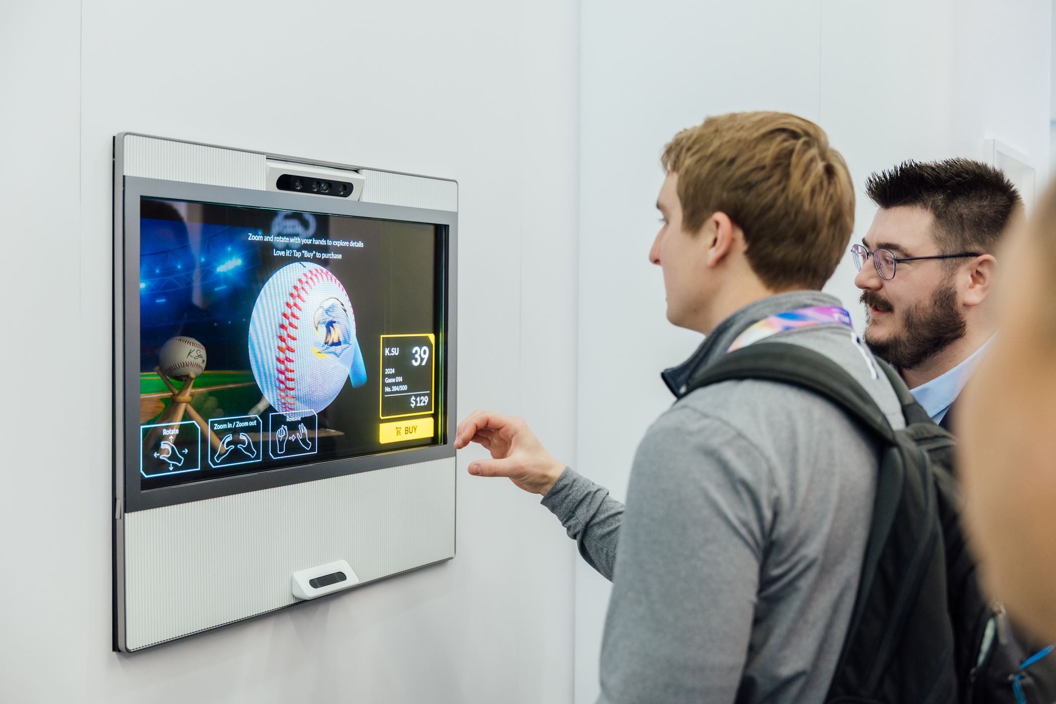 友達智慧移動透過專屬展間，與客戶深度聚焦，密切探討產品協作共創的機會與落地的可能性，激發人車互動的創新再進化，並結合輸出國際的Micro LED前瞻技術跨界應用，揭開更多元精彩的應用情境。