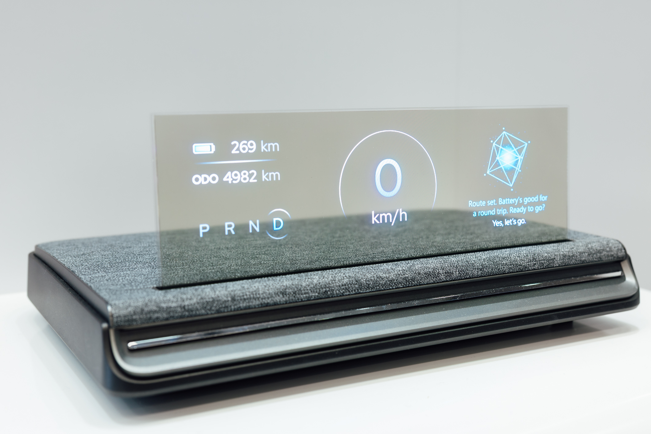 全球首款Aero Module透明Micro LED顯示器模組外觀輕盈通透，可與數位內容完美融合，提供動態顯示、先進控制、個人化沉浸感受。